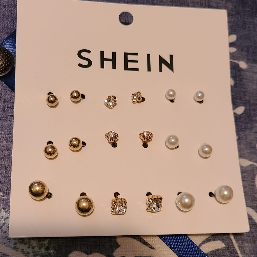 16 post earring set